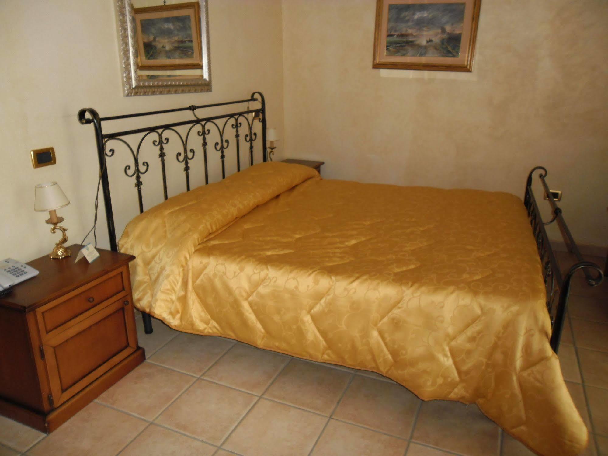 Hotel Villa Torre Antica Atena Lucana Bagian luar foto